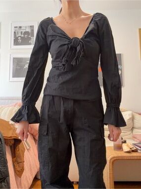 DO+BE Black Long-Sleeve Tie-Front Blouse
